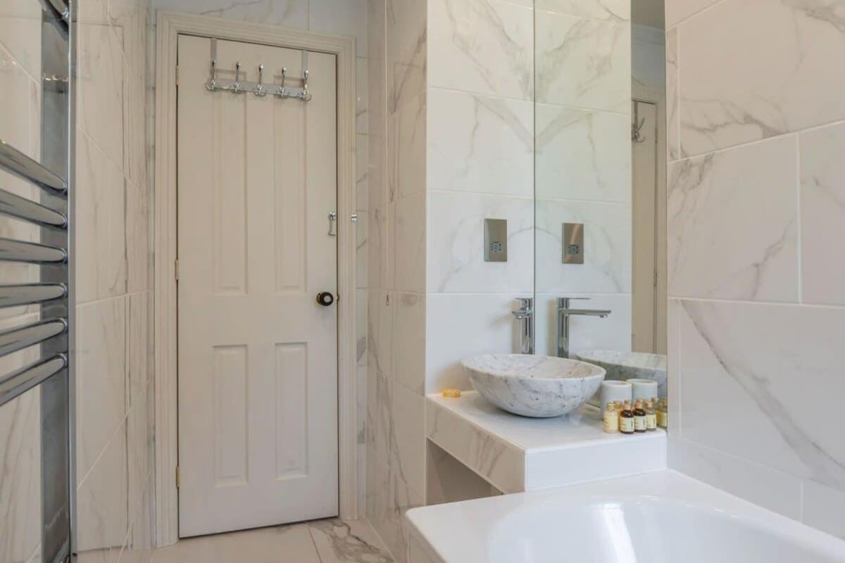 Appartamento A Regal Abode - Marylebone - By Frankie Says Londra Esterno foto